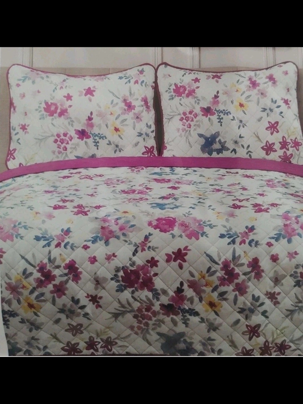 Comfort Bay Queen Or Full Floral Quilted Bedspread in Pink, White and Yellow